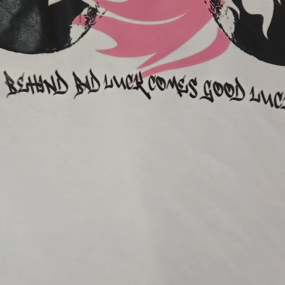 ROMWE White Graphic T-Shirt with Pink and Black Design - Picture 7 of 10